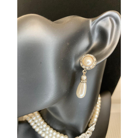 Pearl and rhinestone Flowers bridal jewelry set - Picture 4 of 12